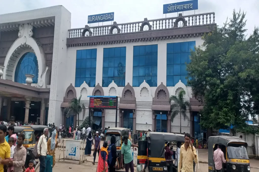 how to reach aurangabad