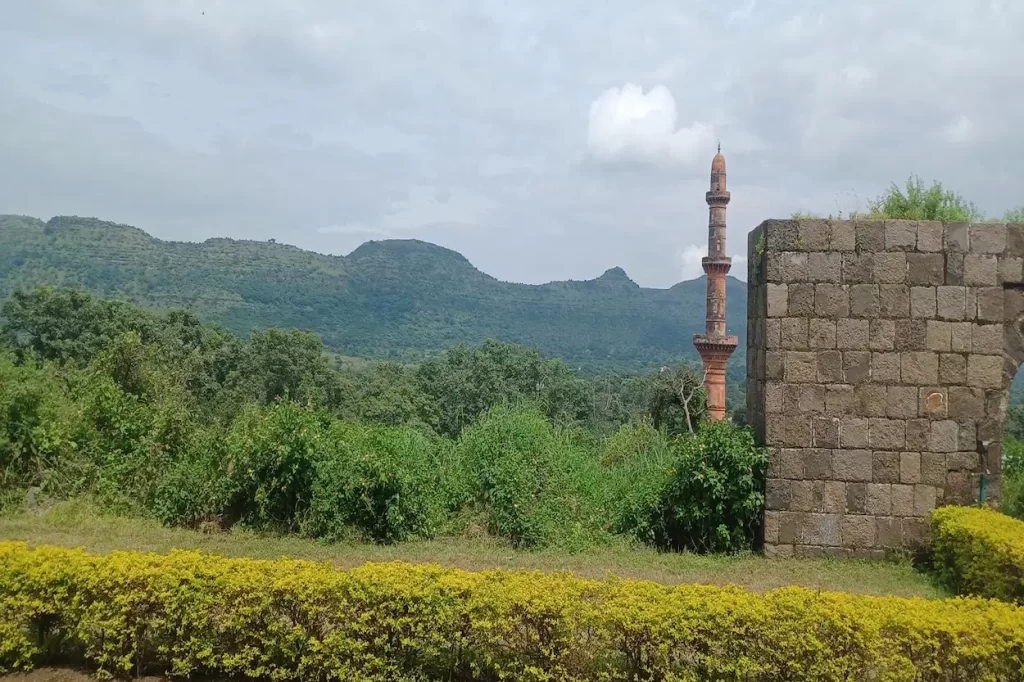 trains from Mumbai to Aurangabad