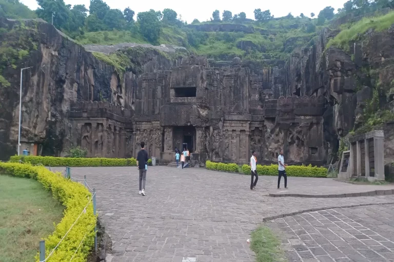 How to Reach Ellora Caves by Bus – Complete Budget Travel Guide for Visitors