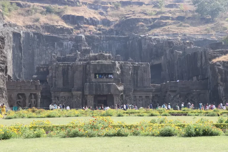 Flights from Mumbai to Aurangabad – Fastest Route to the Ajanta and Ellora Caves