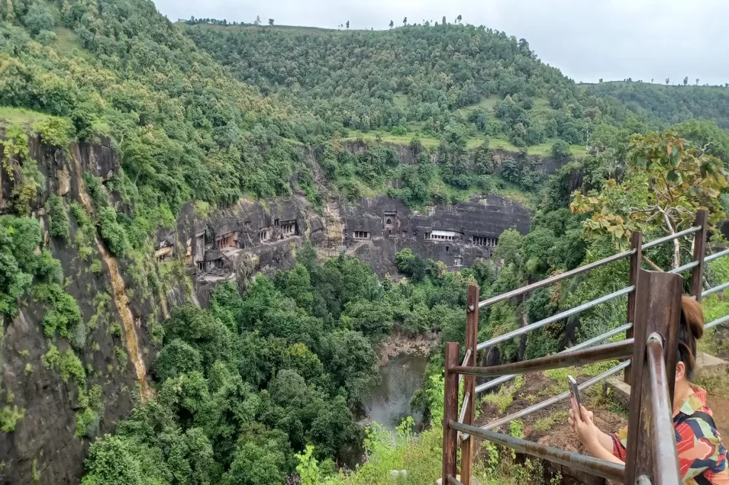 How to Reach Ajanta Caves from Mumbai Guide